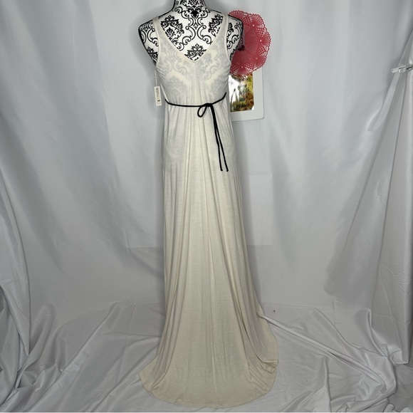 NWT Elijah V-Neck Maxi Dress Beige with Black Rosette Size XS - Picture 5 of 12